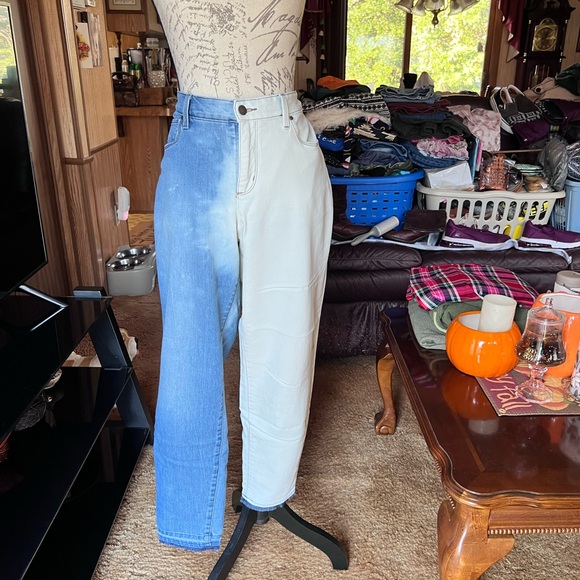 Charter Club Bristol Skinny Ankle Jeans two toned bleached one leg denim jeans. - Picture 1 of 17